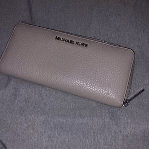 Michael Kors Gray & Silver wallet